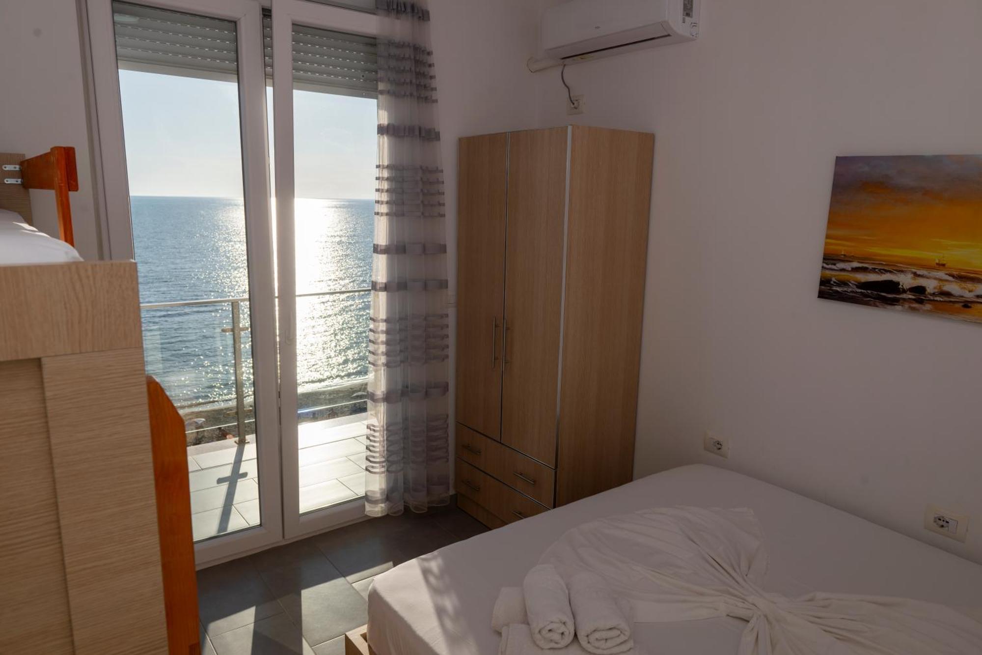 Roxhensi Apartment Shengjin Bagian luar foto