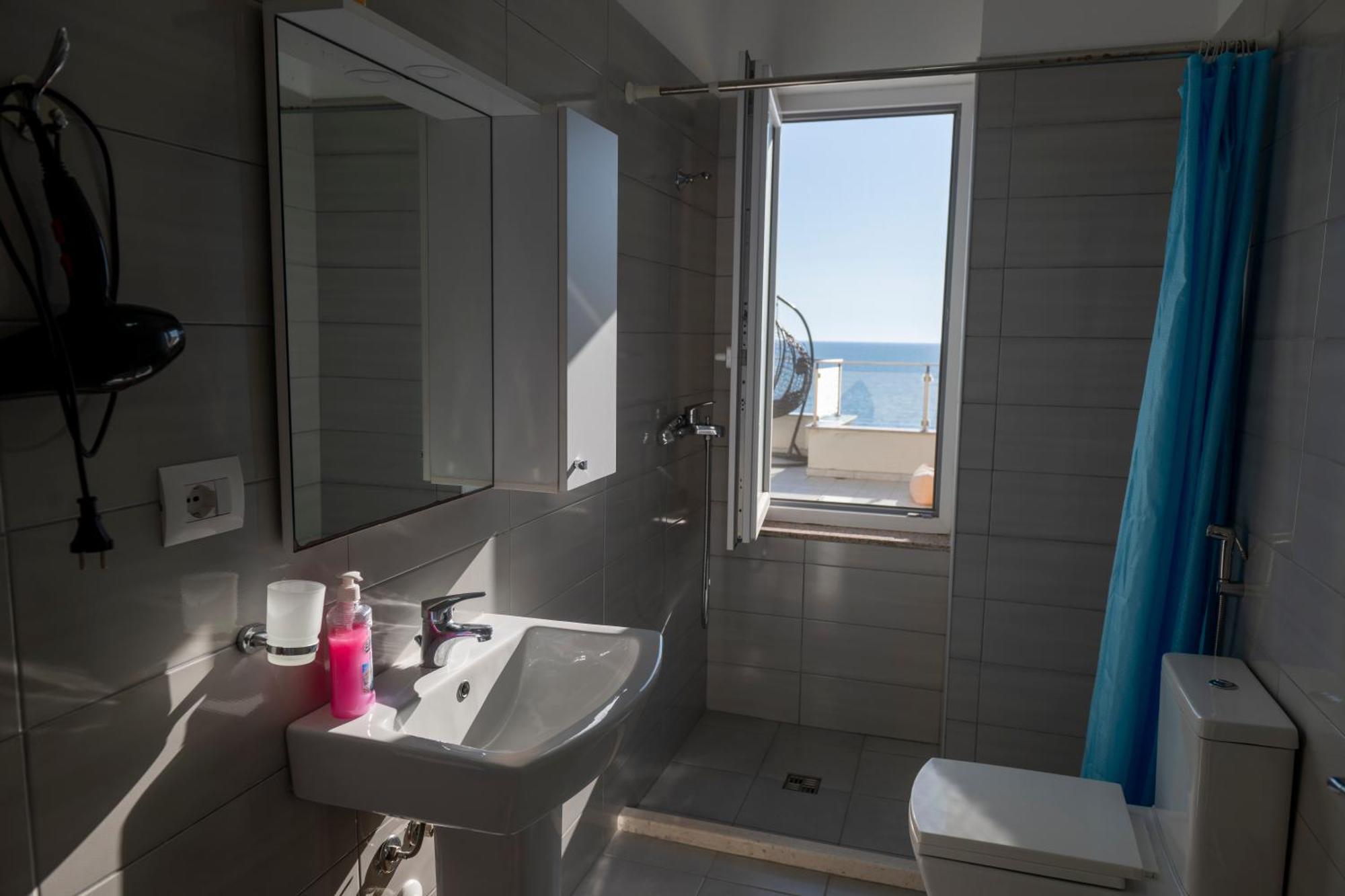 Roxhensi Apartment Shengjin Bagian luar foto